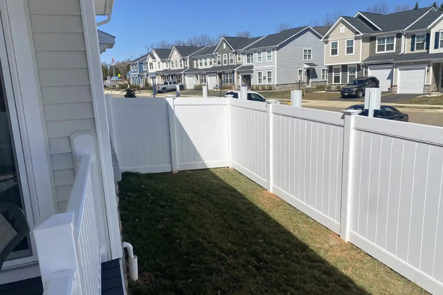 Vinyl privacy fence installation Lexington KY